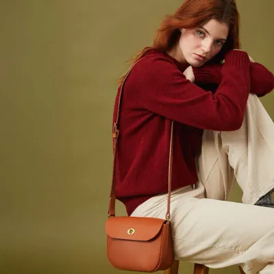 Sacs et cabas - Eve - Sac à bandoulière de taille moyenne en cuir brun grainé - MIMI BERRY