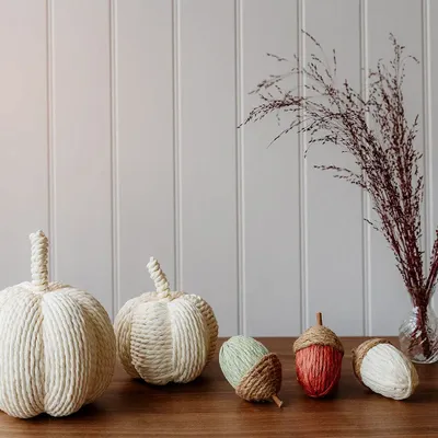 Objets de décoration - Glands en corde et en papier (vert, marron clair et rose) - WE LOVE SEASONS