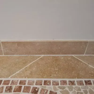 Carrelages et dallages - Plinthe en travertin clair  (Vendu à la pièce) - LIGERIO