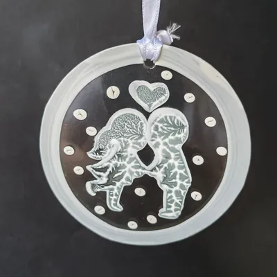 Autres décorations de Noël - Paire d'ornements en verre peint à la main en blanc - CARNEOL GLASS