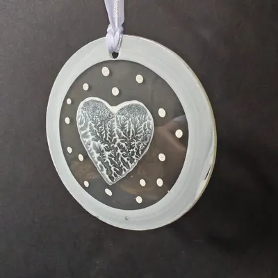 Autres décorations de Noël - Décoration en verre blanche en forme de cœur peinte à la main - CARNEOL GLASS