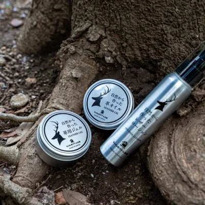 Petite maroquinerie - Fabriqué à partir de la série Nature Leather Care - LION SHOE CREAM HONPO