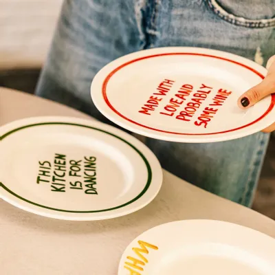 Assiettes au quotidien - 'Made with love and probably some wine' plate - STUDIO NOTICED