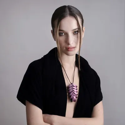 Bijoux - Pendentif en pin - C.KARAKALPAKI