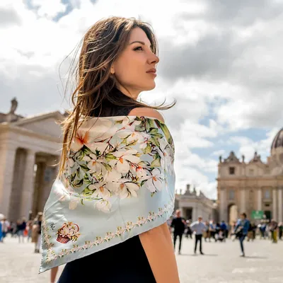 Foulards et écharpes - Foulard en soie Magnolia Breeze 45x45 cm - RALUFINEART