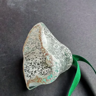 Other Christmas decorations - Large transparent-white glass bell on elegant ribbon hanger - CARNEOL GLASS