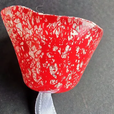 Other Christmas decorations - Glass bell on ribbon hanger in transparent-white-red color - CARNEOL GLASS