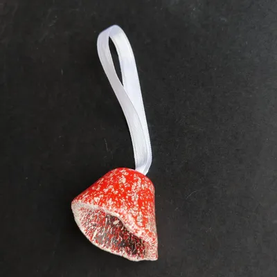 Other Christmas decorations - Glass bell on elegant ribbon hanger in transparent-white-red - CARNEOL GLASS