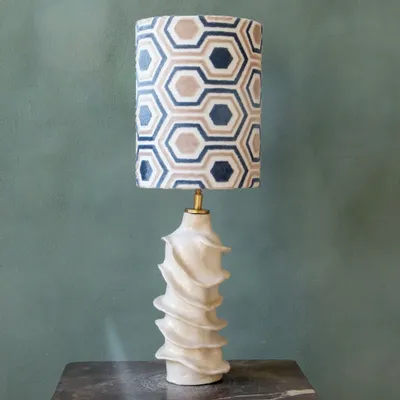 Lampes de table - Lampe de table unique Mini Waves en céramique émaillée blanche - STUDIO WILD ORANGE