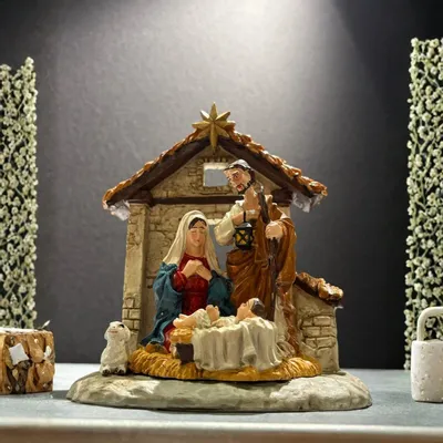 Other Christmas decorations - Holy Family Nativity Scene – Compact Figurine with Stable Design - BLUE STAR B.V.