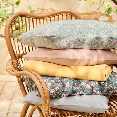 Comforters and pillows - Cushion covers in new spring colours - IB LAURSEN