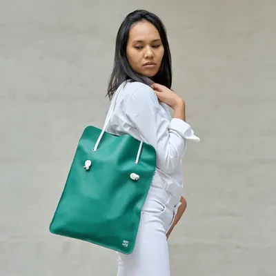 Bags and totes - TOTEBAG DIVINE LEATHER SMOOTH VERT EMERAUDE - MADE IN FRANCE - AMWA AND CO
