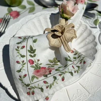 Table cloths - ROSE TRELLIS Linen Tablecloth & Napkins - SUMMERILL AND BISHOP
