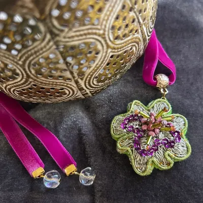 Bijoux - Collier fleur - FIL MAIN