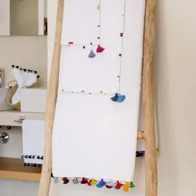 Bath towels - White cotton bath linen with tassels. - MIA ZIA