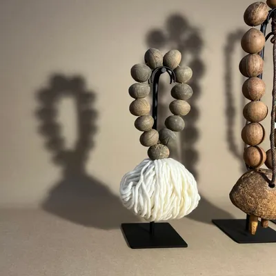 Céramique - Prayer Bead Sculpture in Ceramic and wool - STUDIO JULIA ATLAS