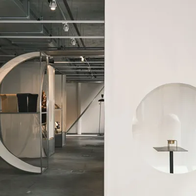 Canapés - RESURGENCES, Rééditions de Jean-Michel Frank à Rena Dumas - LE FRENCH DESIGN GALERIE