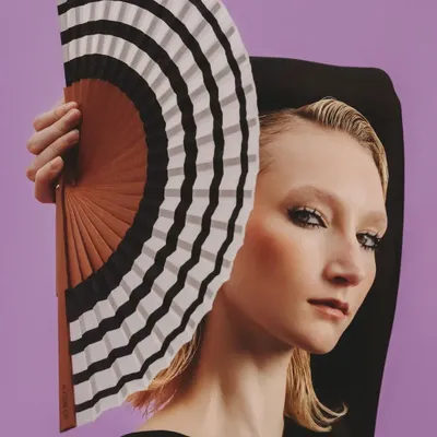 Other smart objects - Hand Fan SERENITY - 23cm - Black and White - A FAN OF