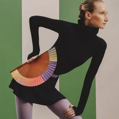 Cadeaux - Éventail à main SUNGLOW - 23 cm - violet, jaune et corail - A FAN OF