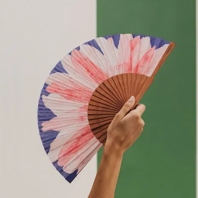 Objets design - Éventail à main PINK POWER, 23 cm, rose et bleu - A FAN OF