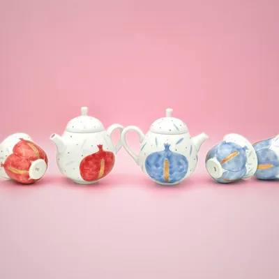 Mugs - Pomegranate Holiday Teapot - Festive Red - GLAZARA