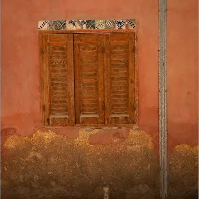 Carafes - MAINSTAY Carafe or Decanter with turned rosewood lid. - TAKECAIRE