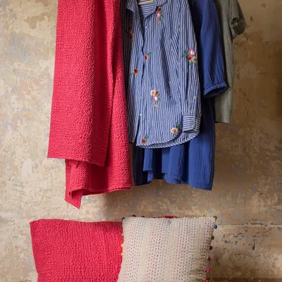 Throw blankets - Tana Throw Blanket Framboise 140 X 200 - MAISON VIVARAISE - SDE VIVARAISE WINKLER