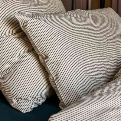 Linge de lit - Taie d'oreiller Léonie Caviar 65 x 65 - LA CERISE SUR LE GATEAU