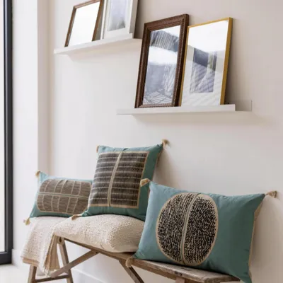 Coussins - Coussin brodé Yaël Prusse 45 x 45 - MAISON VIVARAISE - SDE VIVARAISE WINKLER