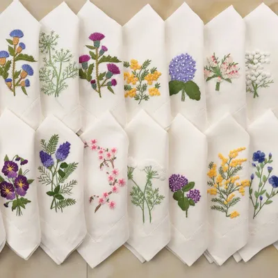 Table linen - Hand Embroidered Placemat and Napkins - DREAMSPACES
