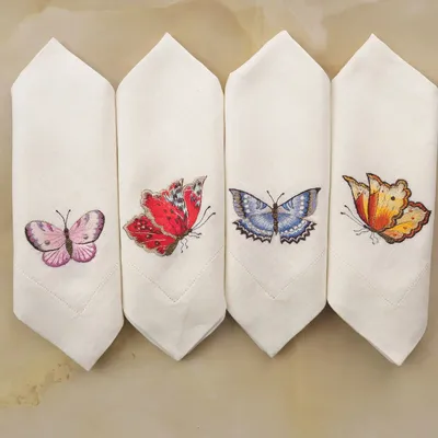 Table linen - Hand Embroidered Placemat and Napkins - DREAMSPACES