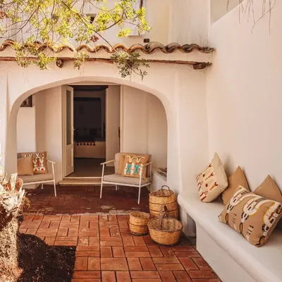 Cushions - Hand-painted Cushions - LE BOTTEGHE SU GOLOGONE NE PAS UTILISER