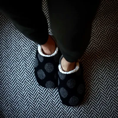 Chaussettes - JAPAN MADE Reversible room shoes / Dot Pile × Sheep Boa - MERIPPA