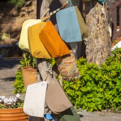 Bags and totes - POUCHE - TRAVAUX EN COURS...