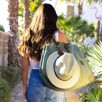 Accessoires de voyage - PORTE-CHAPEAU EN CUIR - TRAVAUX EN COURS...