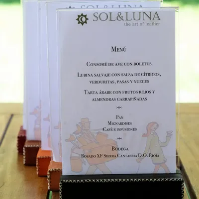 Services - Menu holder in leather - SOL & LUNA