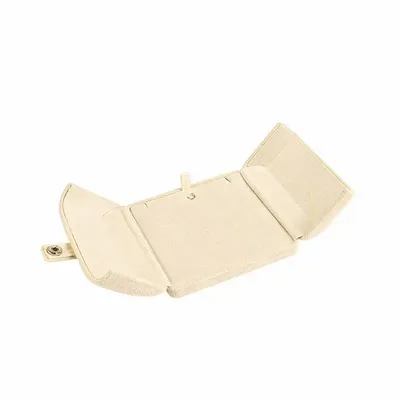 Cadeaux - Écrin chaîne/pendentif gainé synthétique aspect daim, couleur crème - LAVAL 1878
