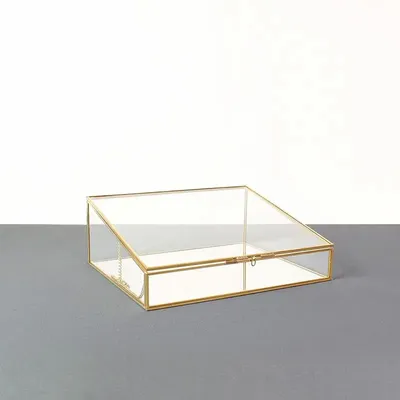 Cadeaux - Coffret-vitrine incliné petit modèle verre et laiton, fond miroir - LAVAL 1878