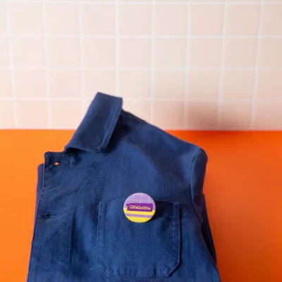 Broches - Badge “Bichette” – Pin’s tendre 38 mm fabriqué en France - MAUVAISES GRAINES