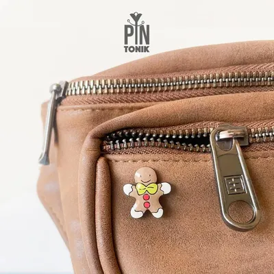Jewelry - Fun Gingerbread Man Lapel Pin - Christmas Ita Bag Pin - PINTONIK