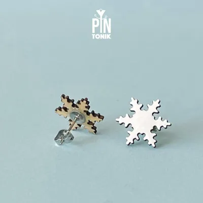 Jewelry - Oversized Snowflake Stud Earrings - PINTONIK