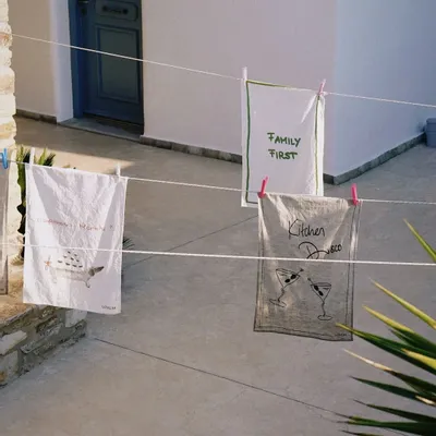 Torchons - Family First Kitchen Towel - LOVEM THE LABEL