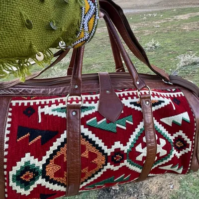 Bags and totes - SAC DE VOYAGE EN CUIR MAROCAIN ET KILIM - IZDWAN