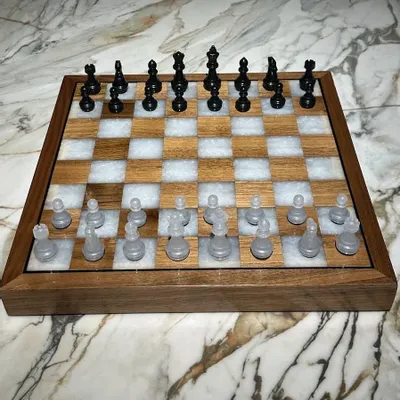 Decorative objects - Wood and resin chessboard - MEUBLES THOURET