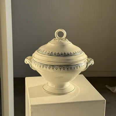 Plats et saladiers - Soupière à couvercle ou légumier en faïence de Saint Amand H29 D28 - OFFICE OBJETS