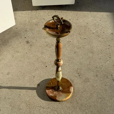 Decorative objects - Alabaster ashtray on stand with gold metal frame H61 D18 - OFFICE OBJETS