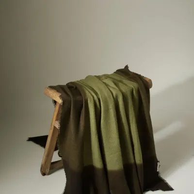 Homewear textile - COUVERTURE FEUTRÉE À LA MAIN - MIRROR IN THE SKY CASHMERE