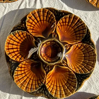 Assiettes de réception - Lot de 12 assiettes à huîtres ou coquillages en céramique brune vernis - OFFICE OBJETS