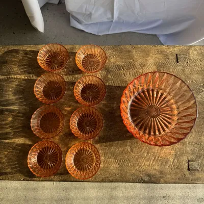 Plats et saladiers - Service en verre rose vintage composé d'un saladier et de 8 coupelles - OFFICE OBJETS