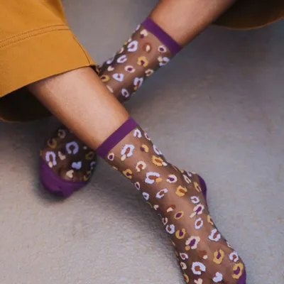 Cadeaux - Horseshoe Bend Prune 39-41 : Chaussettes transparentes léopard femme - ATELIER ST EUSTACHE